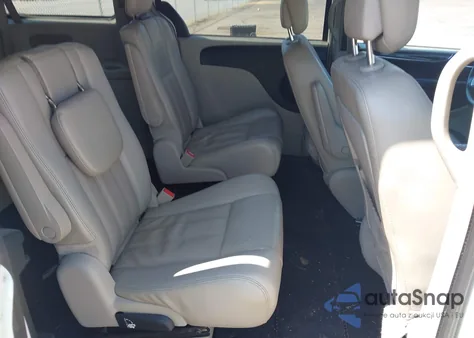 2013 Chrysler Town & Country Touring from USA, damaged, VIN 2C4RC1BG5DR743537